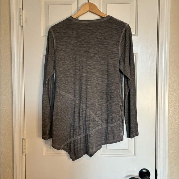 LOGO by Lori Goldstein Charcoal Long Sleeve Top With Pockets - Picture 4 of 9